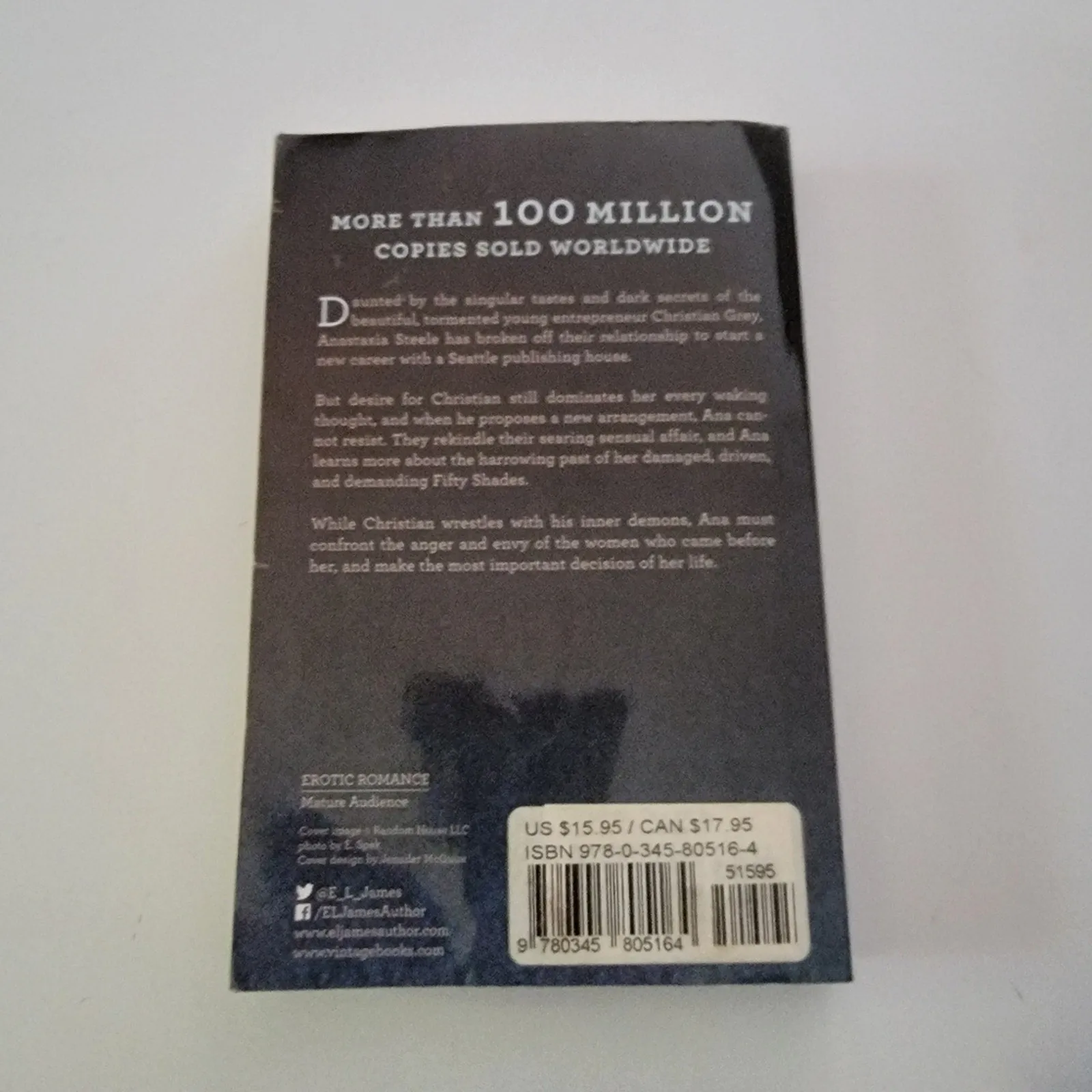 Fifty Shades Darker by E L James, Paperback