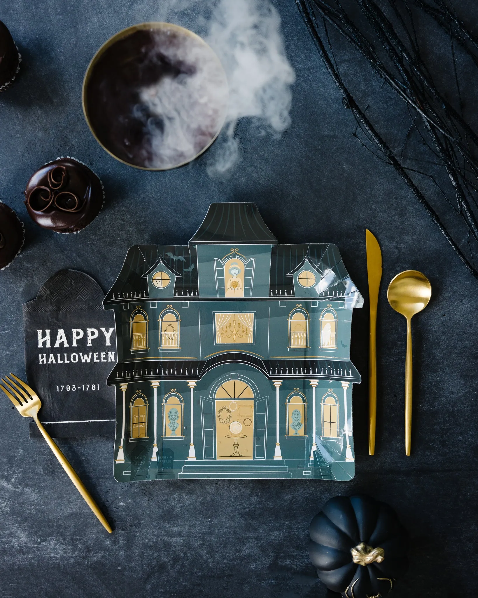 HVL1040 -  Haunted Village Mansion Shaped Paper Plate