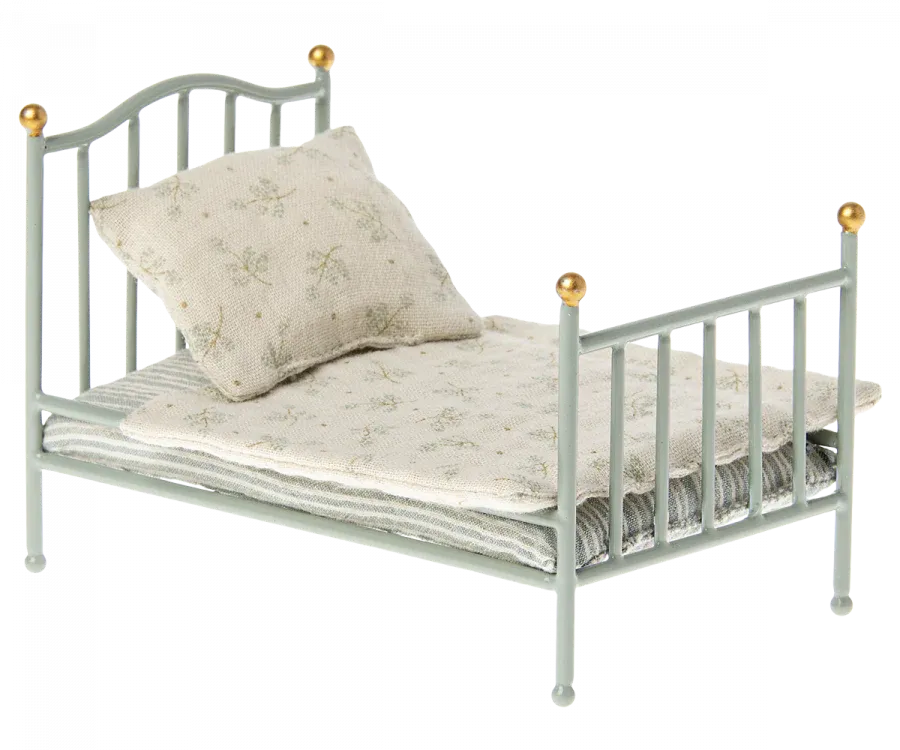 Vintage Bed in Mint