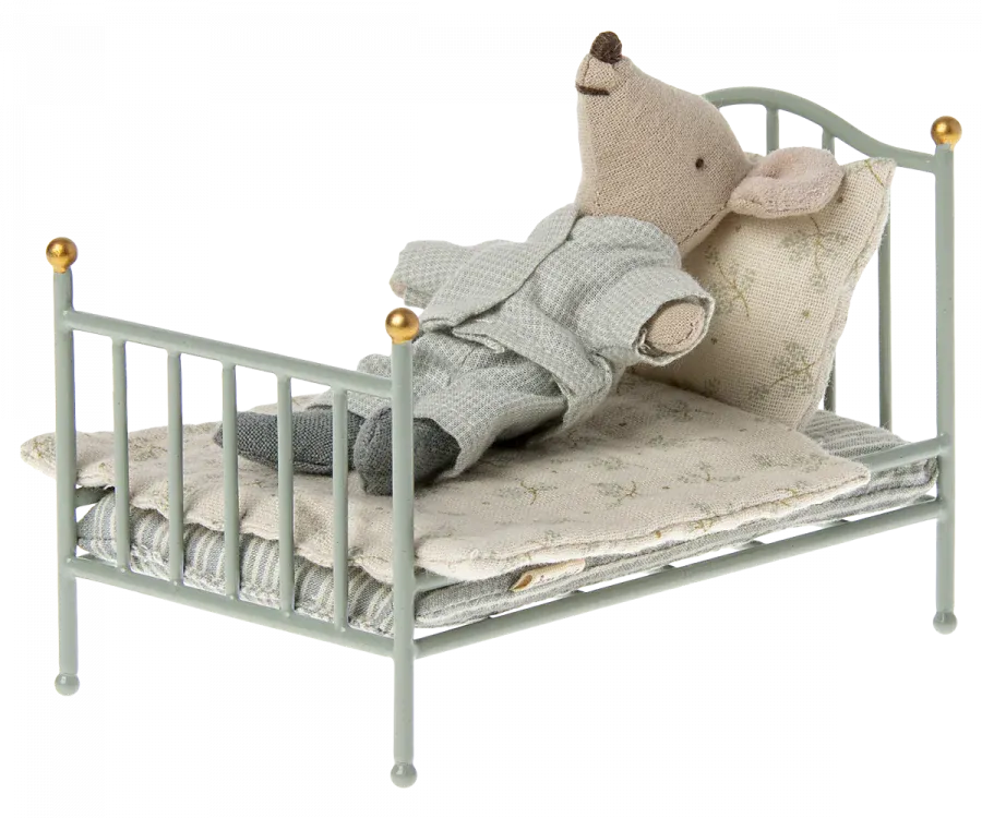 Vintage Bed in Mint