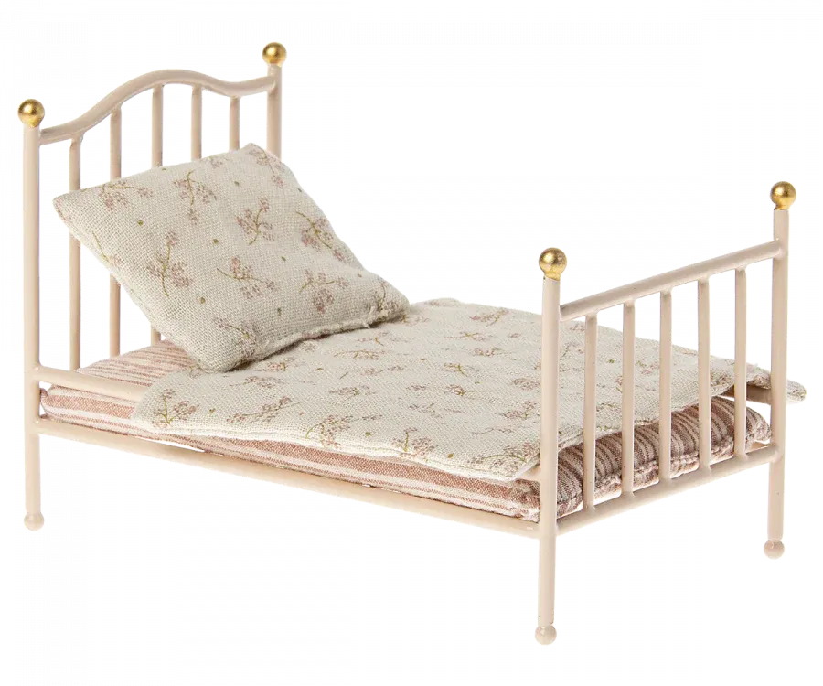 Vintage Bed in Rose