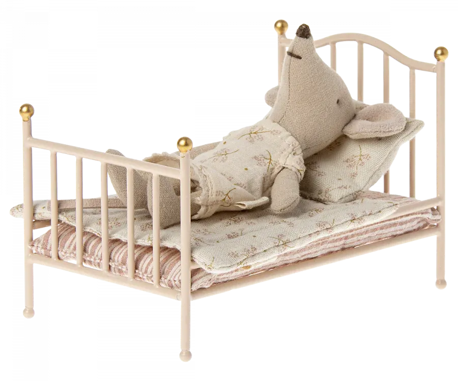 Vintage Bed in Rose