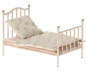 Vintage Bed in Rose